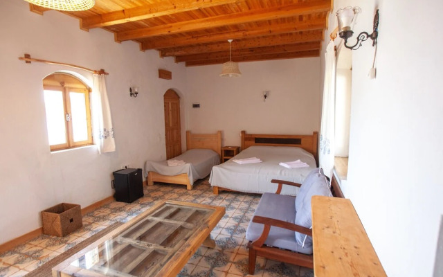 Kargilos Hotel & Beach