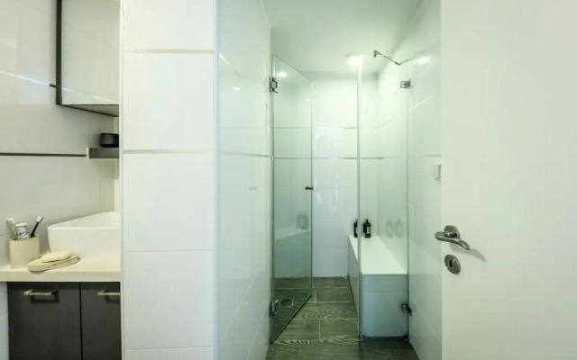 Charming 1BR Apt by Sea N' Rent