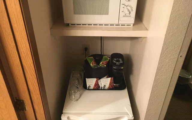 RiverTree Inn & Suites