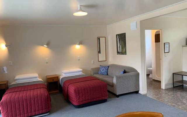 Amber Court Motel – Guest Rooms – Te Anau