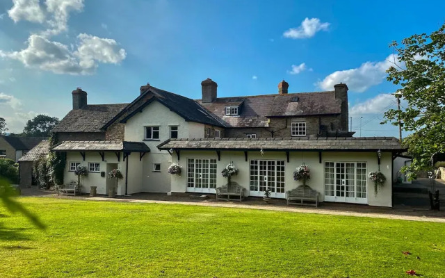 Three Cocks Coaching Inn