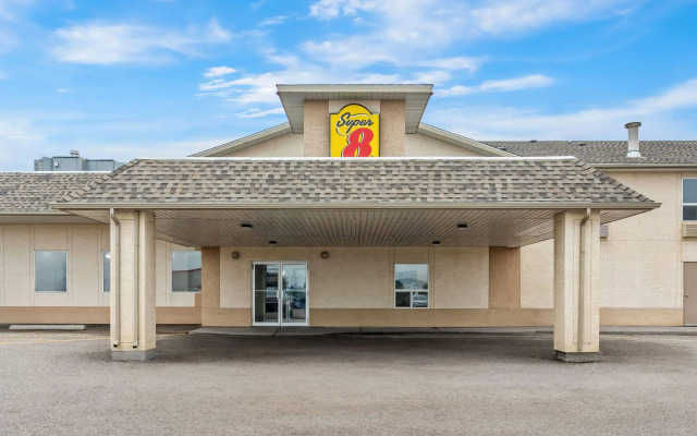 Super 8 by Wyndham Meadow Lake