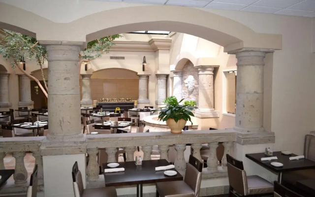 Doubletree by Hilton Houston Hobby Airport