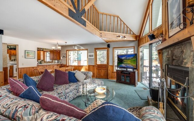 Spacious Cabin Sleeps up to 12! - Sky High #86 by Bear Valley Vacation Rentals