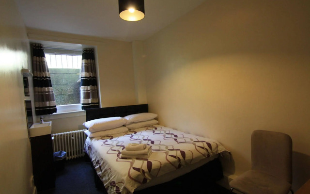 The Hampton Court Guesthouse