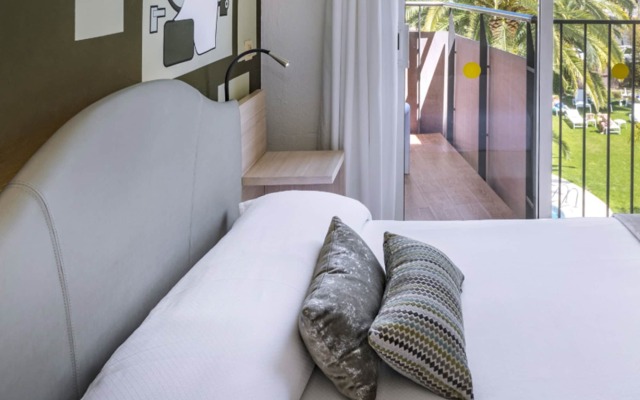 Monica Hotel