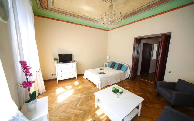 FriendHouse Apartments – Old City