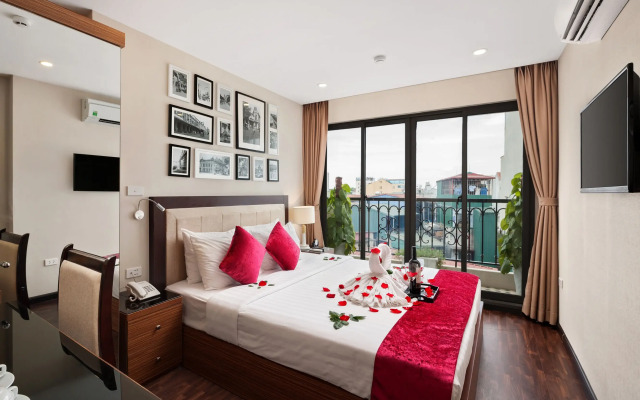 Golden Moon Suite Hotel