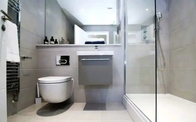 Sophisticated Modern 2 Bedroom Apartment in Solihull