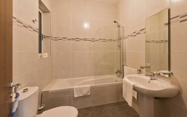 The Hillock North B9