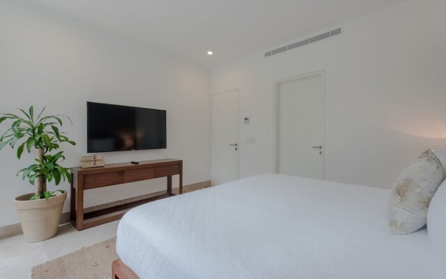 2 Bedroom Apartment Near the Beach