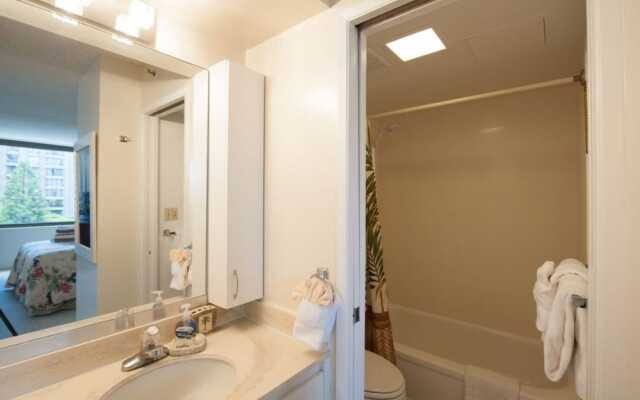 2-0705 Waikiki Banyan