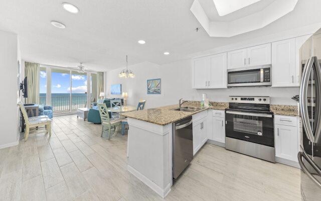 Lighthouse Condos by Hosteeva