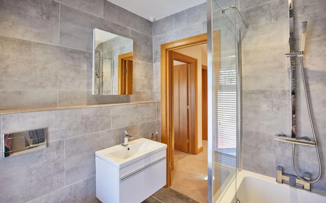 Host Stay Cliff Road