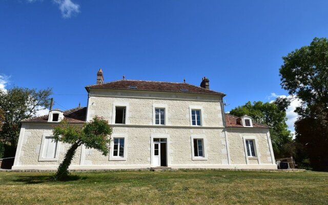 Cozy Mansion In Montreuil-La-Cambe With Garden