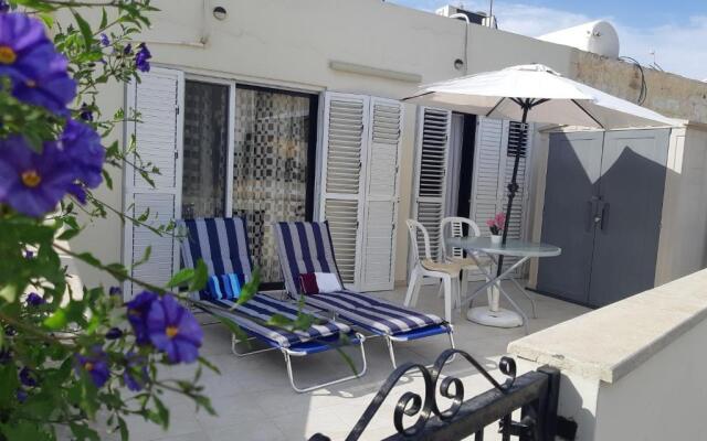 House Near The Beach (Militsa & Aggeliki)