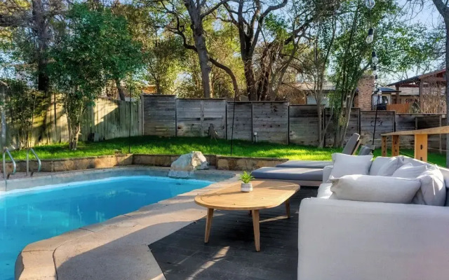 Luxury Zilker Home Pool Hot Tub Kitchen