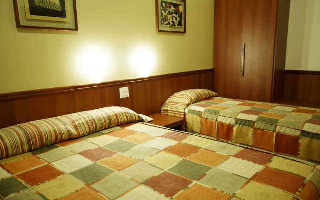 Eston Hotel