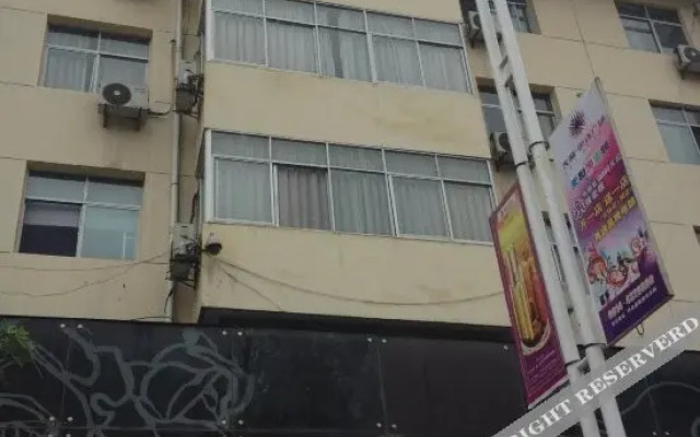 Ziyouren Holiday Hotel (Zhashui Passenger Terminal Branch)