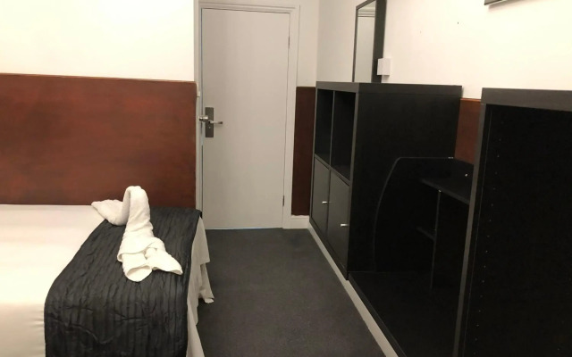 Plaza London Hotel