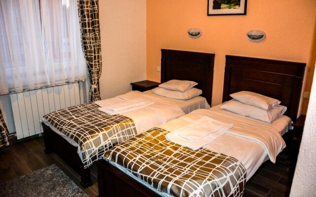 Zlatni Bor Hotel