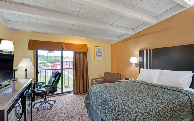 Days Inn by Wyndham Washington Pennsylvania