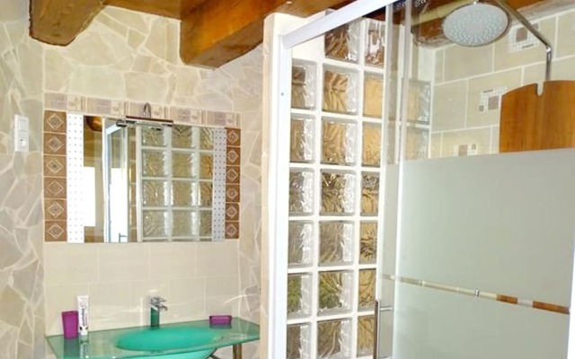 House With 2 Bedrooms in Massillargues-attuech, With Pool Access, Encl