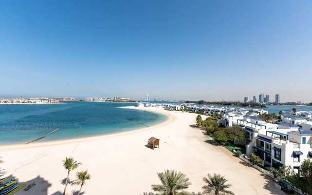 Palm Living 2BR Maid w Pool Beach Access