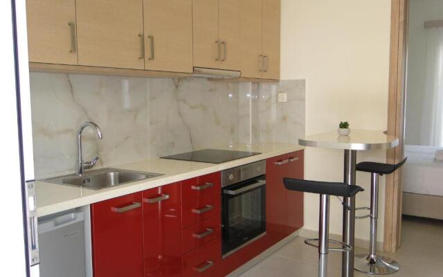 Chrysanthe's Apartments No2