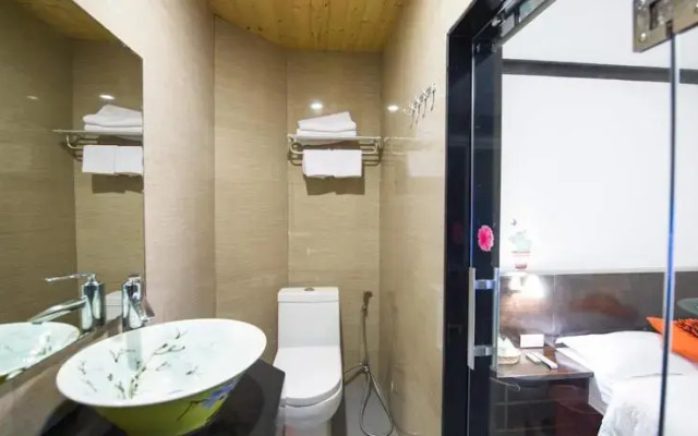 Ji An Li Inn Diecui Road