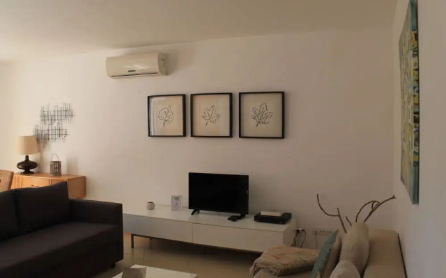 CG 11A - Pool - Cabanas Gardens