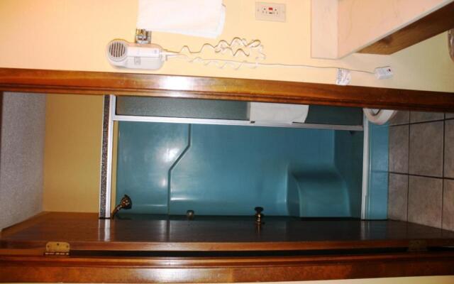 Lake Palestine Motor Inn