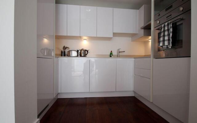 Lincoln Plaza One-Bedroom Apartments