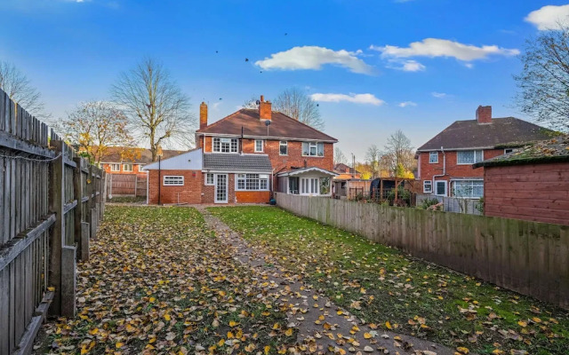 Delightful House 4 bed 2 bath  - Parking