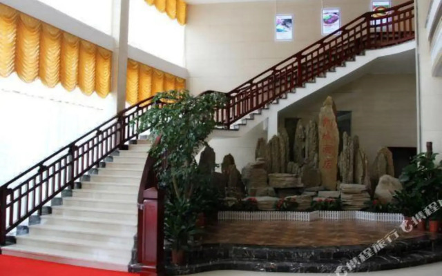 Promenade Hotel