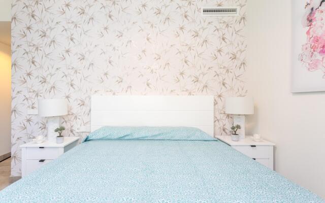 Blue Infinity Luxury Apartment by GHR Rentals