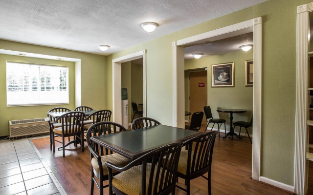 Greenville Pelham Inn by IHG