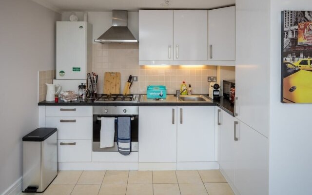 Stylish 1 Bed In West Kensington 7Mins To Tube