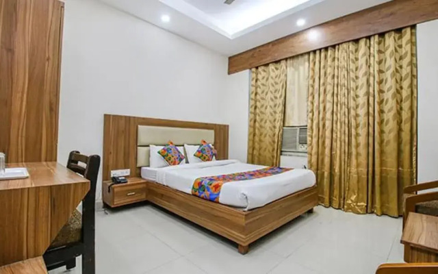 Fabhotel Silver Inn I