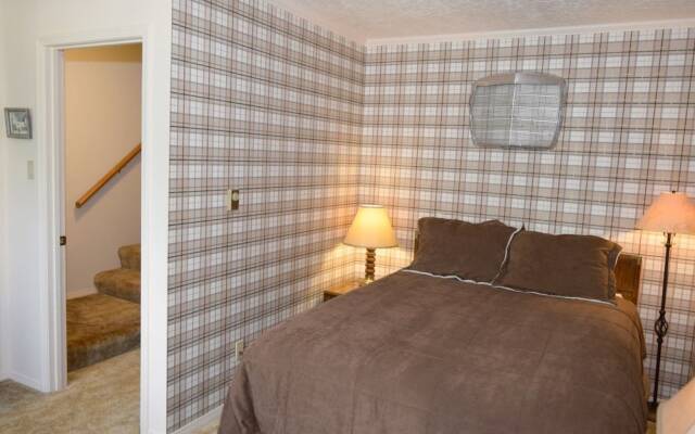 Claim_jumper_townhouse_19