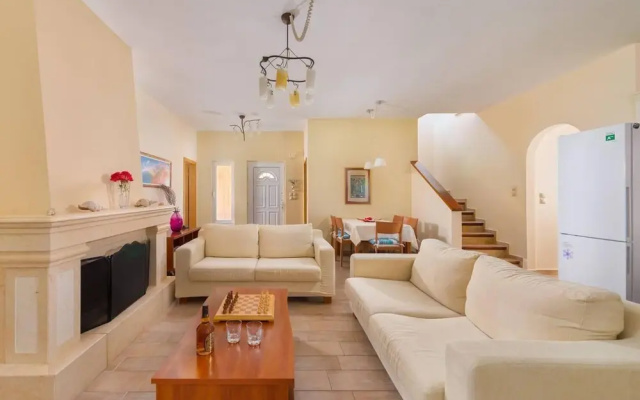 Stunning 5-bed Villa in Gennadi!
