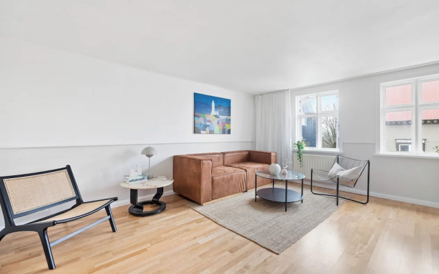 Downtown Baldursbrá Holiday Home