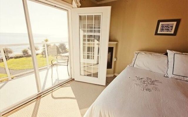 The Lodge at Weir's Beach