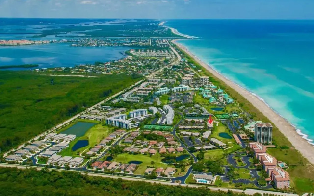 Oceanfront Tropical Paradise
