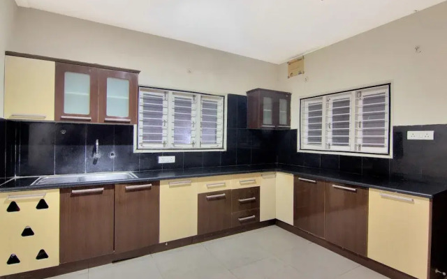 OYO 20009 SilverKey Gachibowli