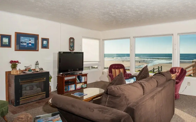 Three Bells 3 Br home by RedAwning