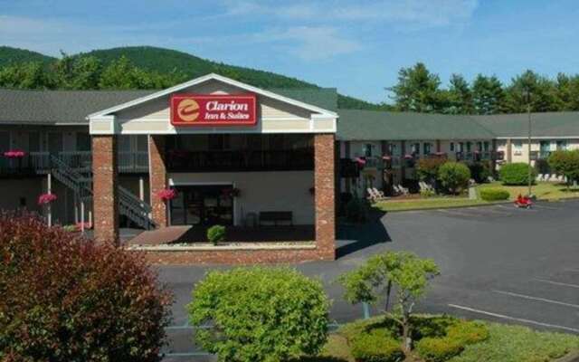 Clarion Inn & Suites at the Outlets of Lake George