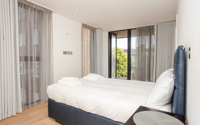 Three Bedroom Flat In Shoreditch With Large Balcony