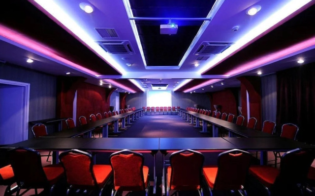 Plaza V Business and SPA