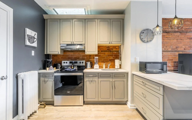 Upscale 2BR With King Bed-prime Location